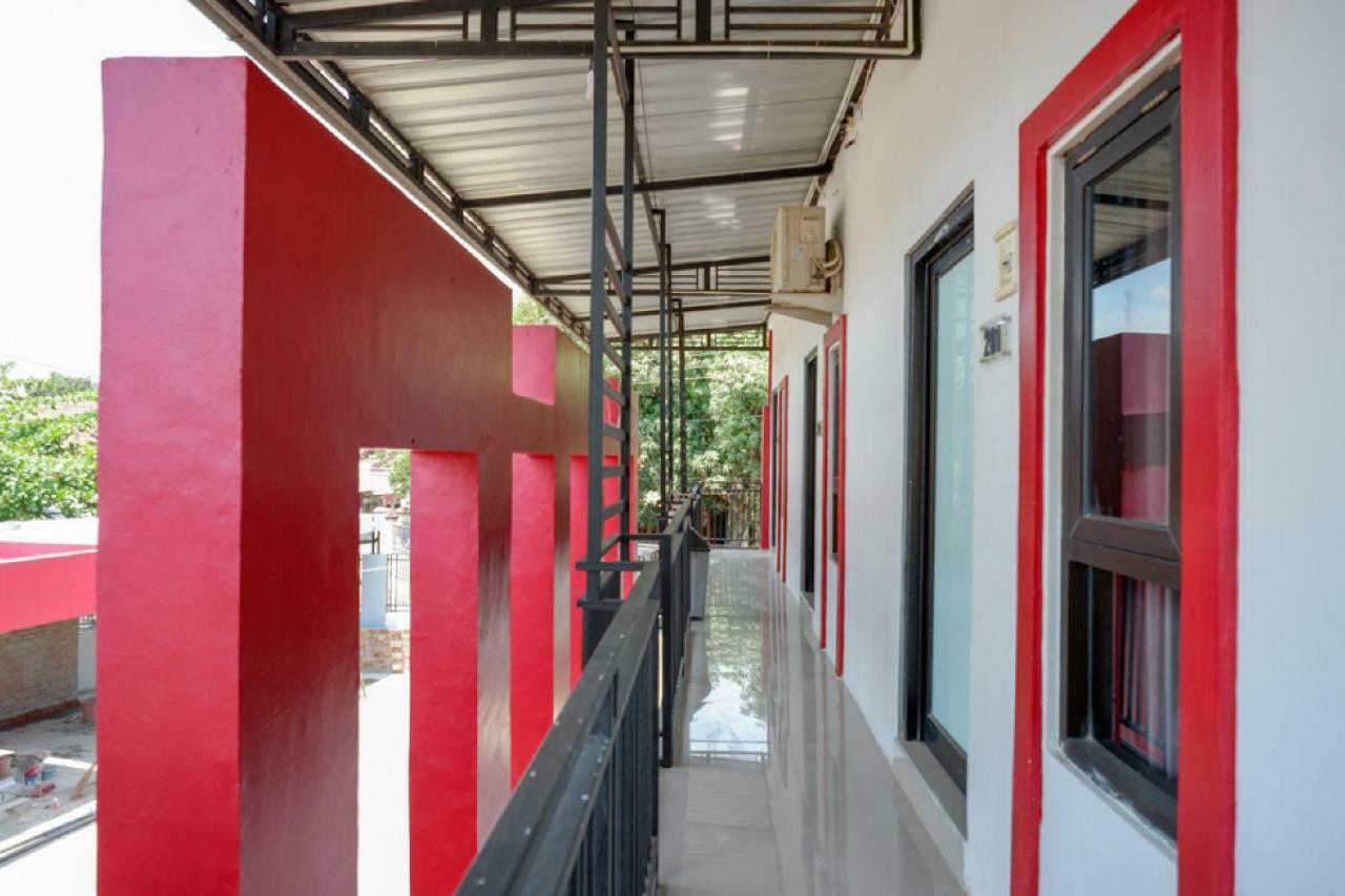 מלון Reddoorz Syariah Near Alun Alun Tegal מראה חיצוני תמונה