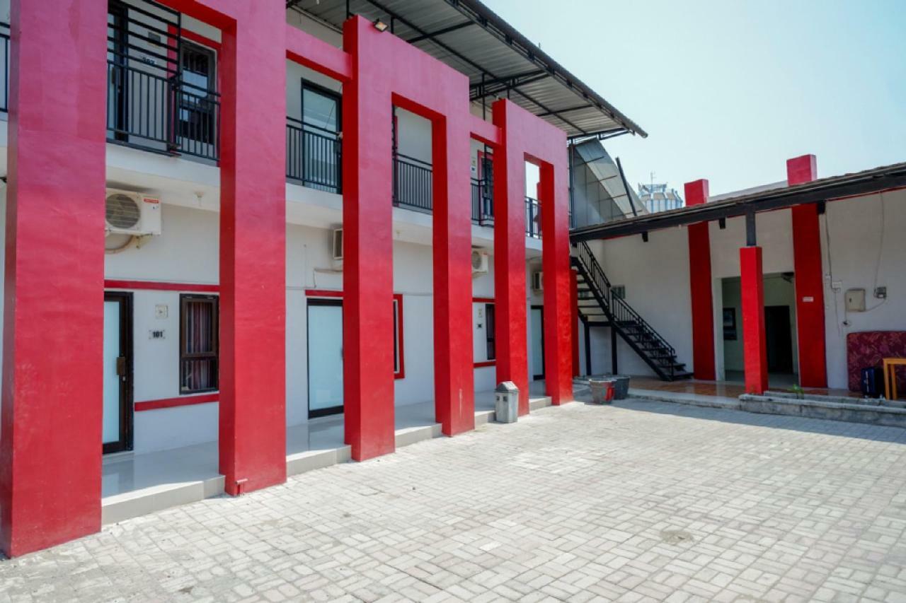 מלון Reddoorz Syariah Near Alun Alun Tegal מראה חיצוני תמונה
