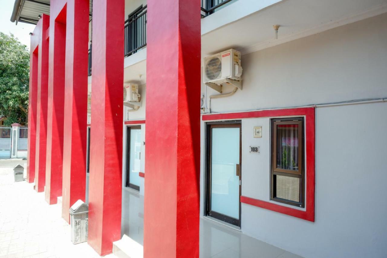 מלון Reddoorz Syariah Near Alun Alun Tegal מראה חיצוני תמונה
