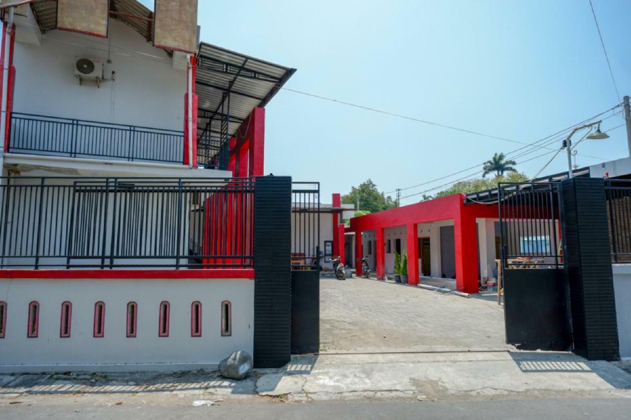 מלון Reddoorz Syariah Near Alun Alun Tegal מראה חיצוני תמונה