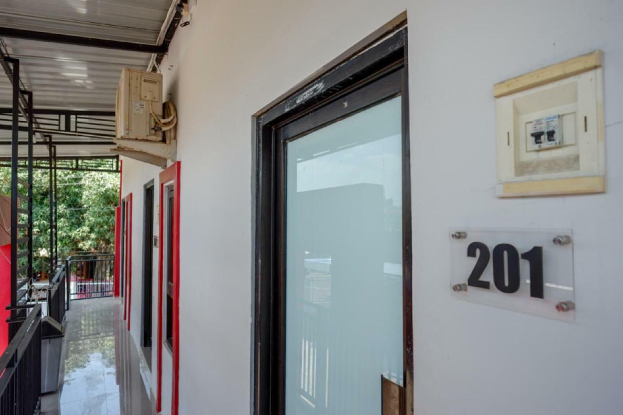 מלון Reddoorz Syariah Near Alun Alun Tegal מראה חיצוני תמונה