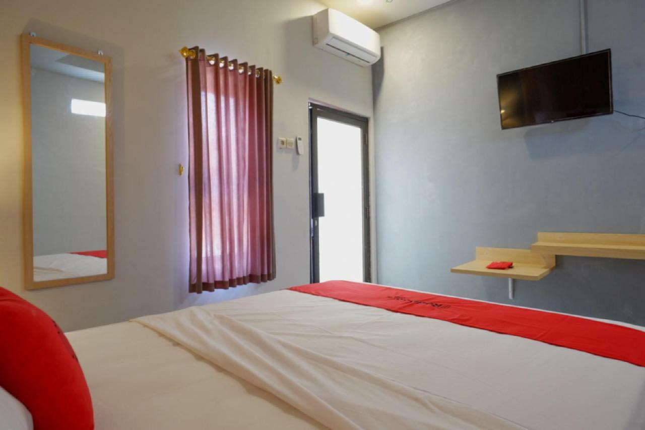 מלון Reddoorz Syariah Near Alun Alun Tegal מראה חיצוני תמונה